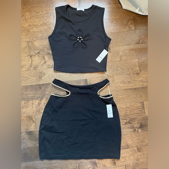 Black matching tank top and skirt - Picture 1 of 3